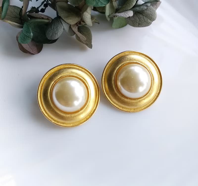 【西洋古董飾品 】金色調 典雅仿珠 啞光 大耳環 夾式耳環