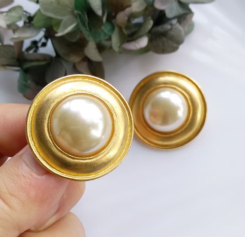 【西洋古董飾品 】金色調 典雅仿珠 啞光 大耳環 夾式耳環