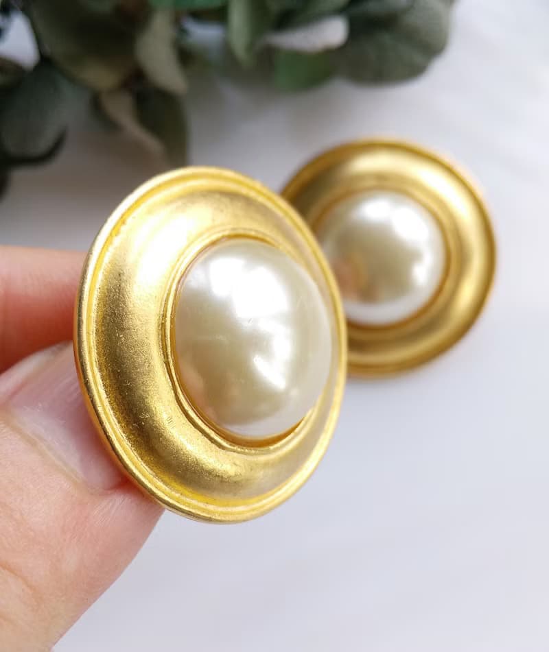 【西洋古董飾品 】金色調 典雅仿珠 啞光 大耳環 夾式耳環