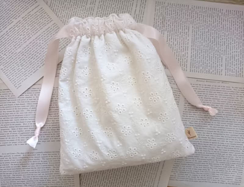 白色純棉刺繡小碎花束口袋手機袋化妝收納袋