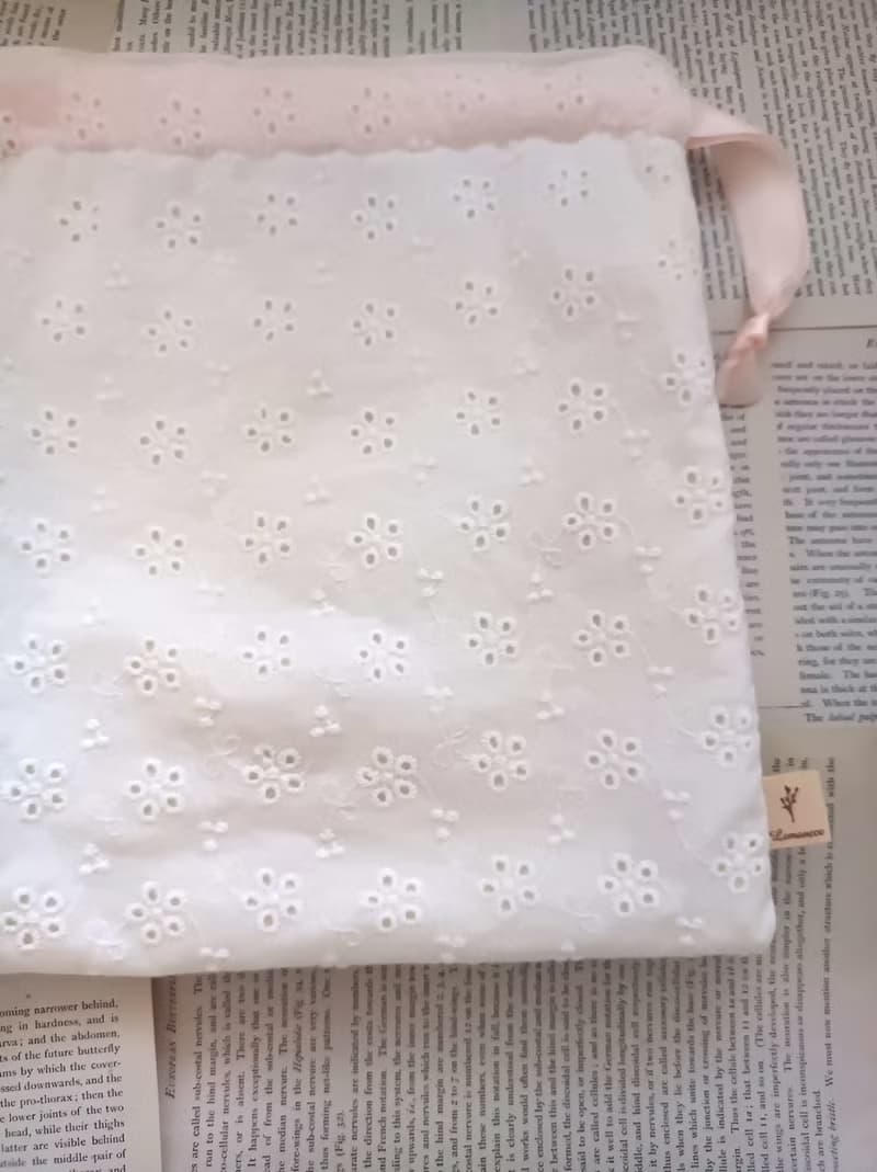 白色純棉刺繡小碎花束口袋手機袋化妝收納袋