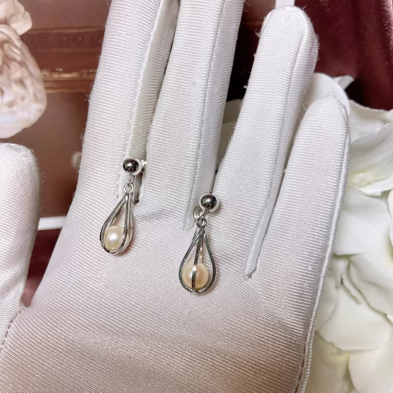 【西洋古董飾品】精巧雅緻鑲框珍珠感垂墜晃動耳環耳夾