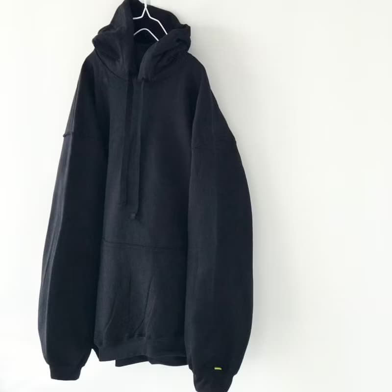 Big silhouette hoodie / black / plain / hand embroidery / unisex