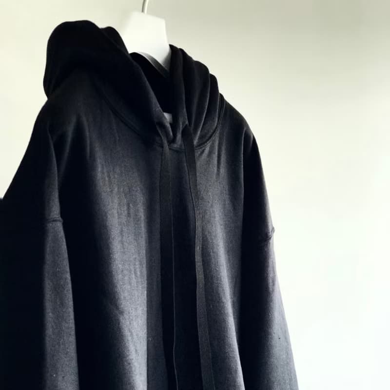 Big silhouette hoodie / black / plain / hand embroidery / unisex