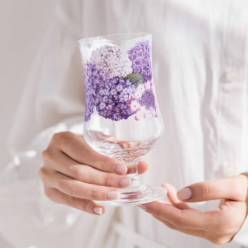 【YOU+MORE!】繡球花紋高腳玻璃杯