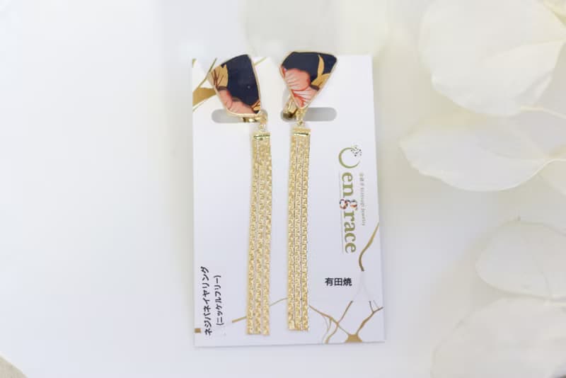 有田焼 金継ぎ　ネジバネ式イヤリング　ピンク　花柄　有田焼 金継ぎ　スウィングチェーン　揺れる　ジェエリー 伝統工芸　a2