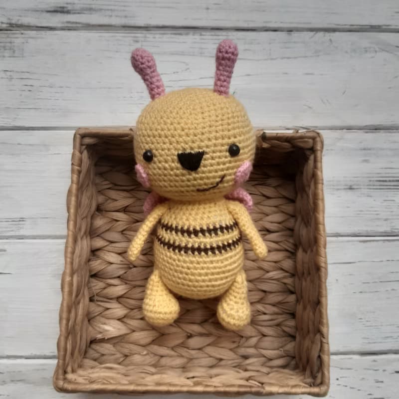 Hand crochet funny Bee Stuffed toys Animals Plush toys Amigurumi Knit Gift