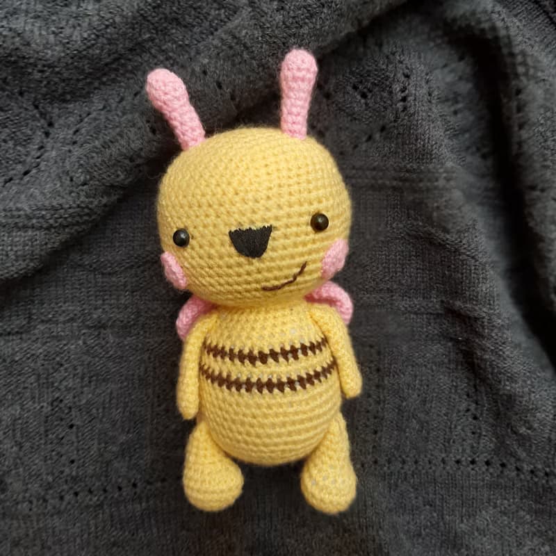 Hand crochet funny Bee Stuffed toys Animals Plush toys Amigurumi Knit Gift