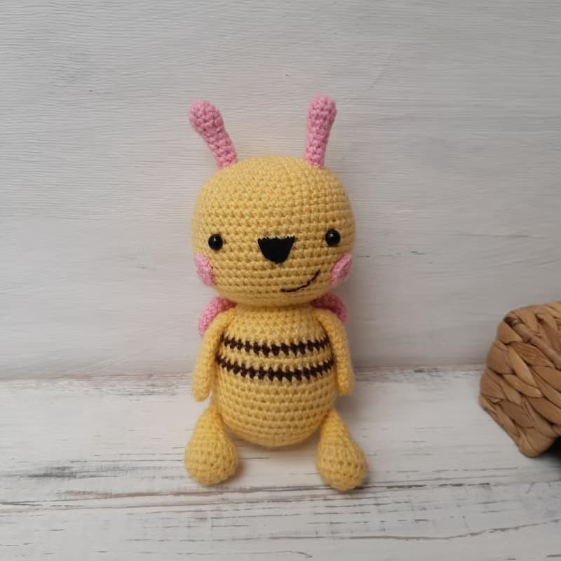 Hand crochet funny Bee Stuffed toys Animals Plush toys Amigurumi Knit Gift