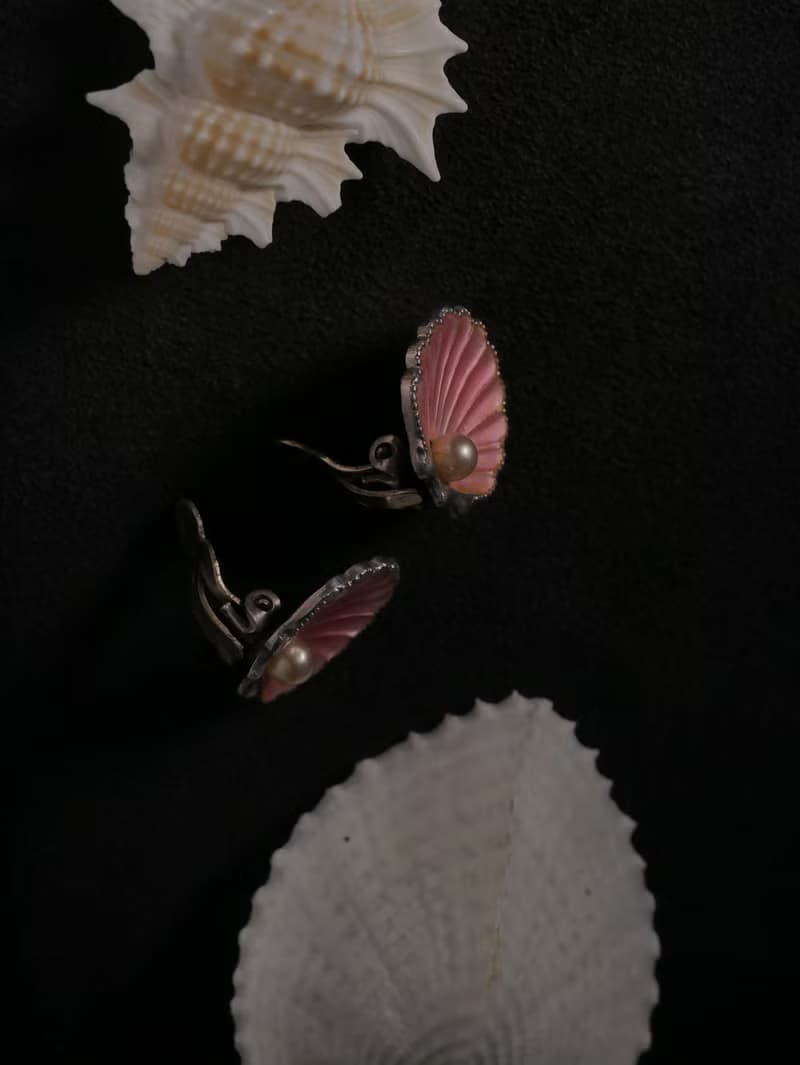 1950s 英國 近代老件 粉色琺瑯玻璃珍珠貝殼純銀耳夾胸針套組