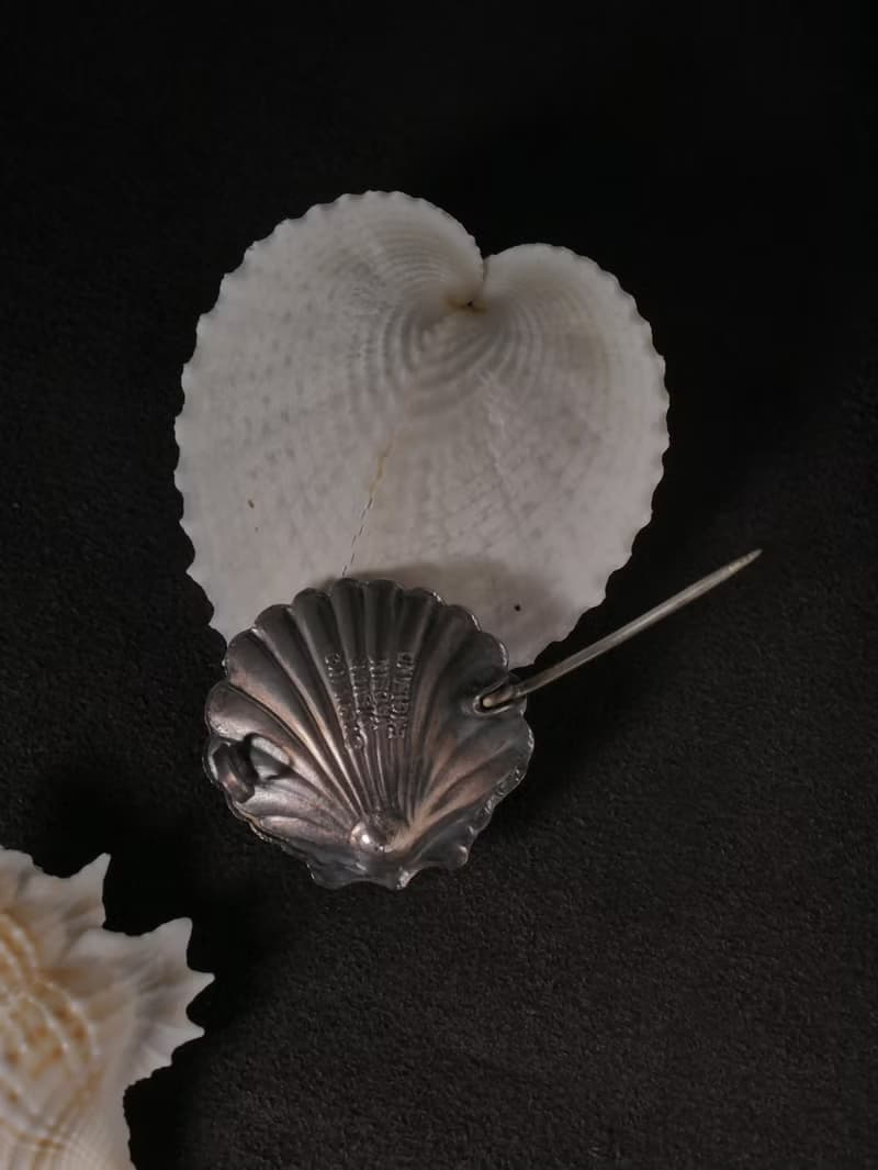 1950s 英國 近代老件 粉色琺瑯玻璃珍珠貝殼純銀耳夾胸針套組