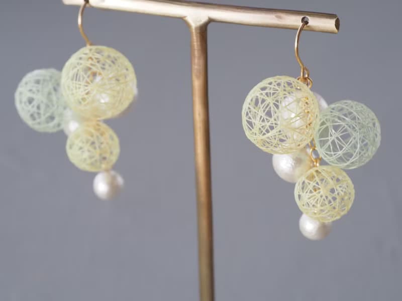 ひらり・糸玉バブルイヤリング菜の花