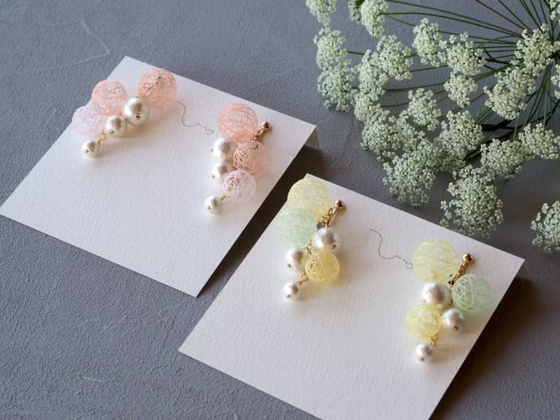 ひらり・糸玉バブルイヤリング菜の花