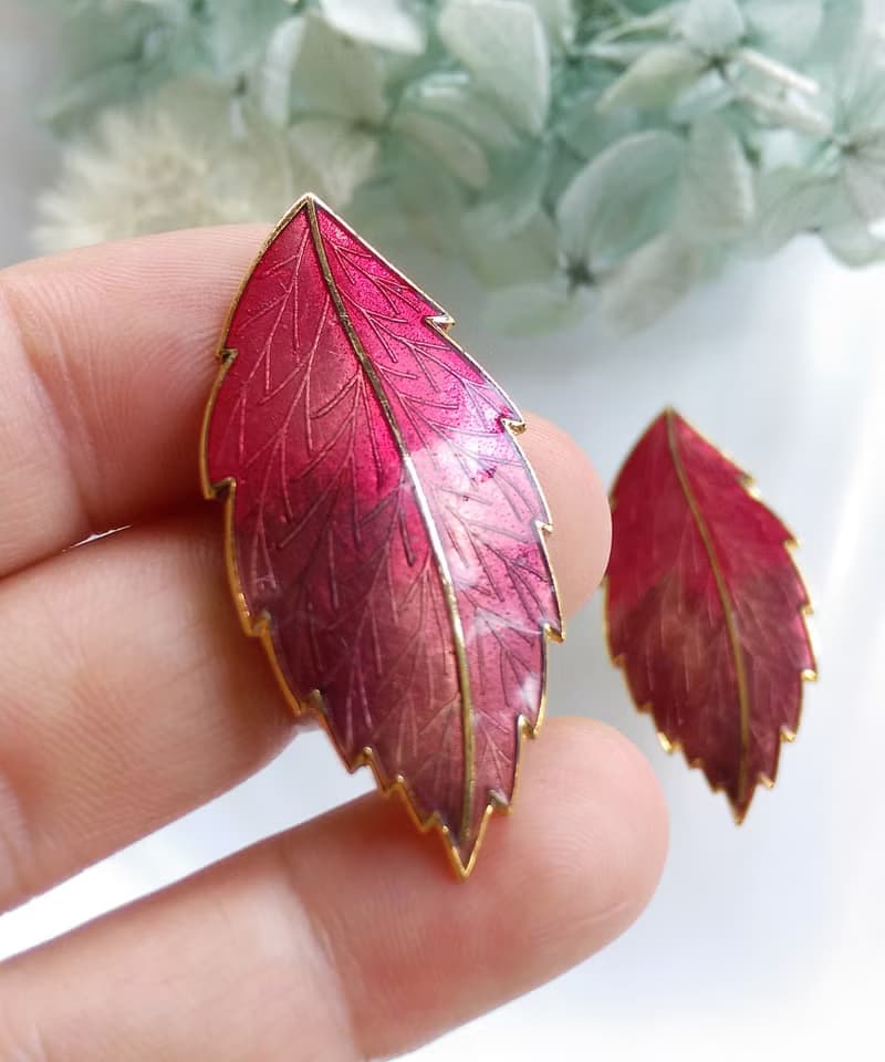 Vintage Jewelry 西洋古董飾品 紅色調 葉子 針式耳環