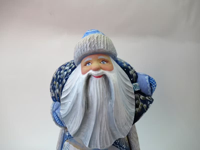 俄羅斯聖誕老人在藍色木手雕刻手繪