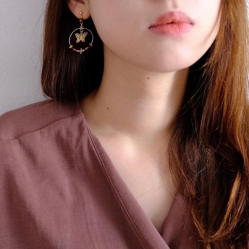 Beata | Swarovski Crystals 鏤空蝴蝶復古耳環