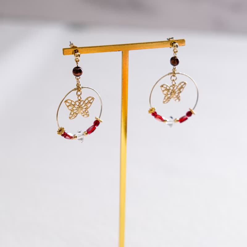 Beata | Swarovski Crystals 鏤空蝴蝶復古耳環
