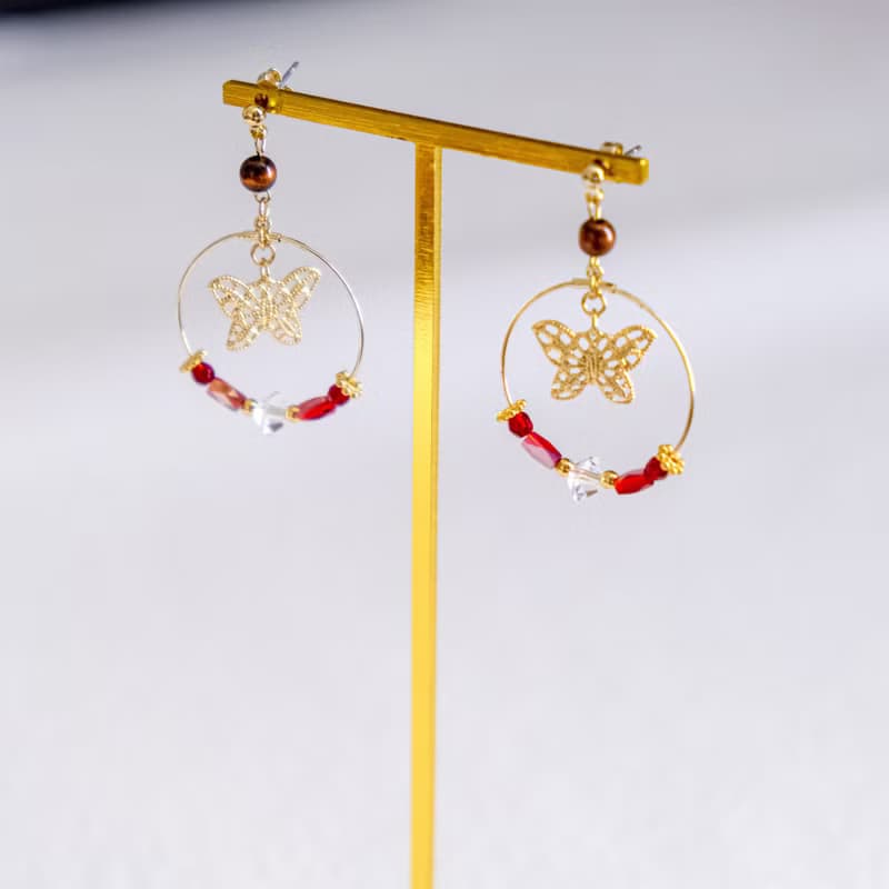 Beata | Swarovski Crystals 鏤空蝴蝶復古耳環