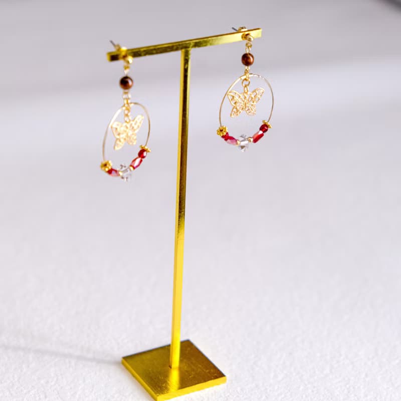 Beata | Swarovski Crystals 鏤空蝴蝶復古耳環