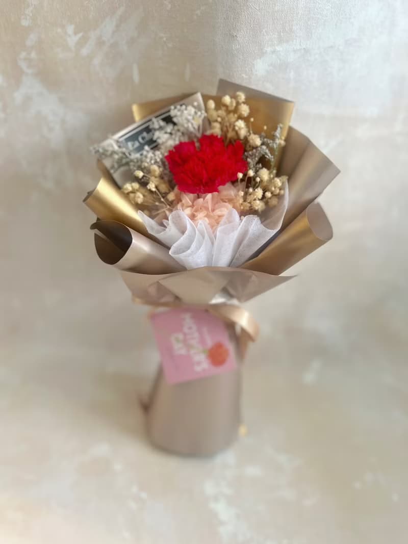 只限香港 母親節花束系列 尊貴媽媽 紅色 康乃馨 永生花 保鮮花