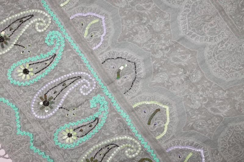 【精品禮盒】喀什米爾水煮羊毛手工刺繡圍巾披肩淺薄荷綠色釘珠款