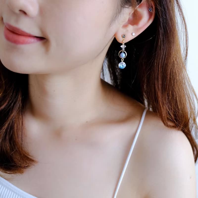 Delia | Swarovski 古典輕奢鏤空新月八角星耳環 | 小行星