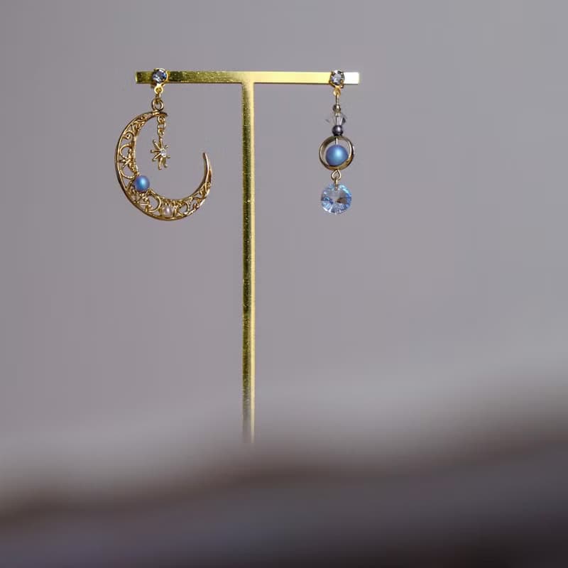 Delia | Swarovski 古典輕奢鏤空新月八角星耳環 | 小行星