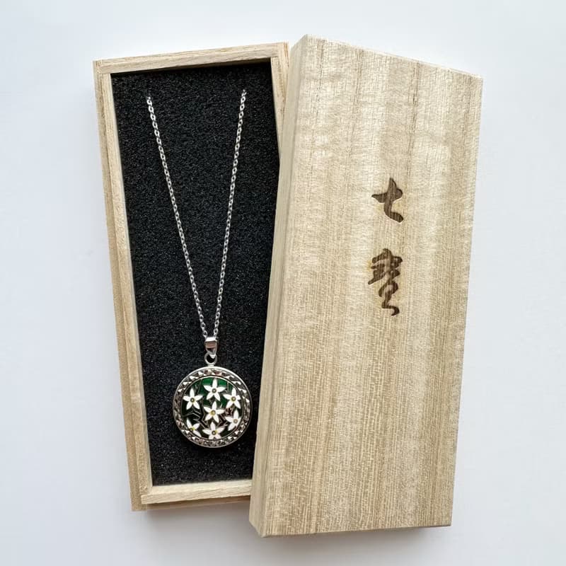 カラタチ 【Green】七宝焼のペンダント 丹銅メタル七宝