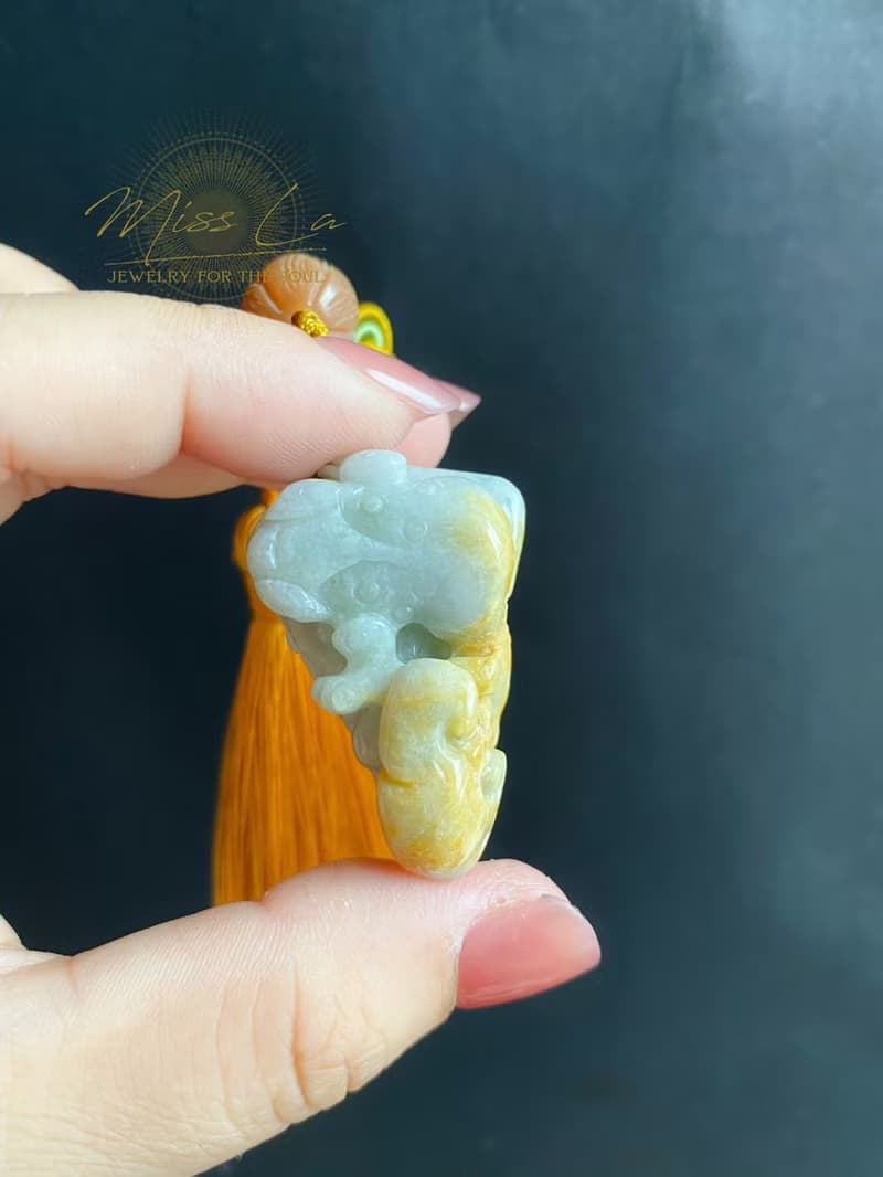 天然緬甸玉 翡翠 翹色巧雕 三腳金蟾 招財進寶 包掛 禮物 掛繩