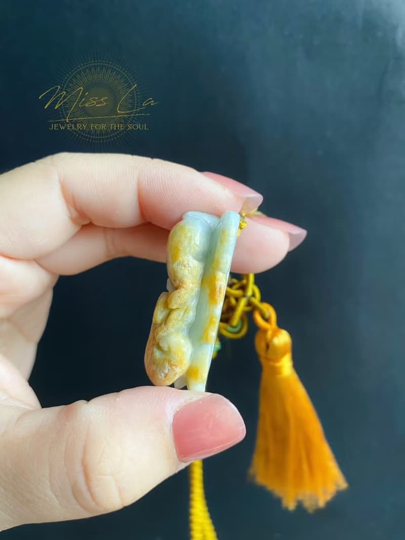 天然緬甸玉 翡翠 翹色巧雕 三腳金蟾 招財進寶 包掛 禮物 掛繩