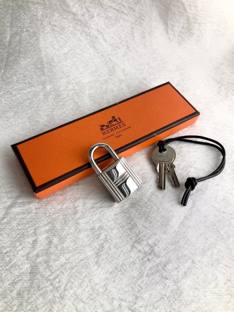 【 日本直送　名牌中古包 】HERMES エルメス 鍵 パドロック カデナ シルバー vintage ヴィンテージ オールド un7e4i
