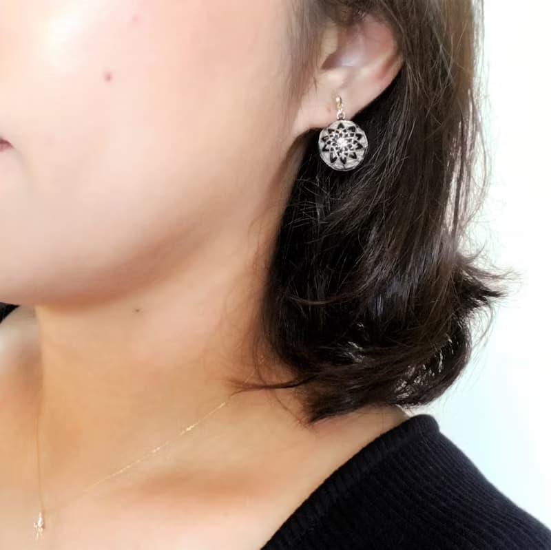 日本的傳統工藝 手鞠球 刺繡 耳環 幾何 米色 深藍