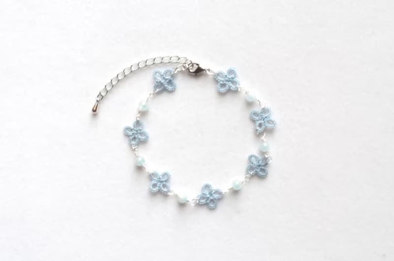 3月誕生石・タティングレースの小花とアクアマリンのブレスレット