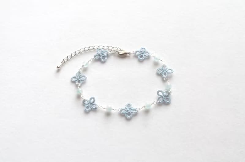 3月誕生石・タティングレースの小花とアクアマリンのブレスレット