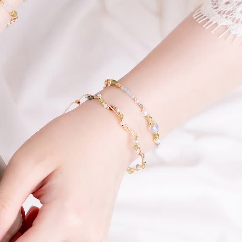 財運 x 橄欖石 黃綠水晶 黃銅鍍18K金【噴泉草 • 愛如呼吸】手鍊