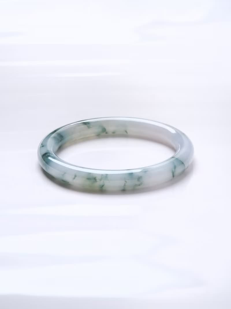 青雲 | 冰種 / 湖水綠飄花 / 圓條鐲 / 手圍18 | 天然A貨翡翠玉鐲