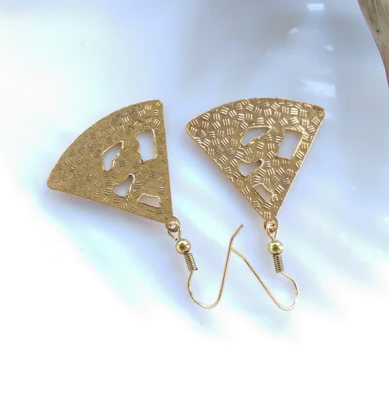 【西洋古董飾品 】景泰藍 白底 三角條紋 花卉 耳勾針 針式耳環