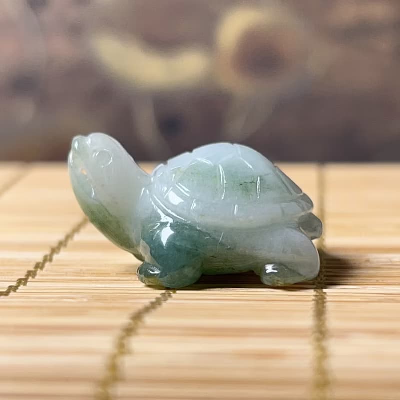 【吉祥‧長壽】飄綠花翡翠烏龜 | 天然緬甸玉A貨翡翠 | 送禮