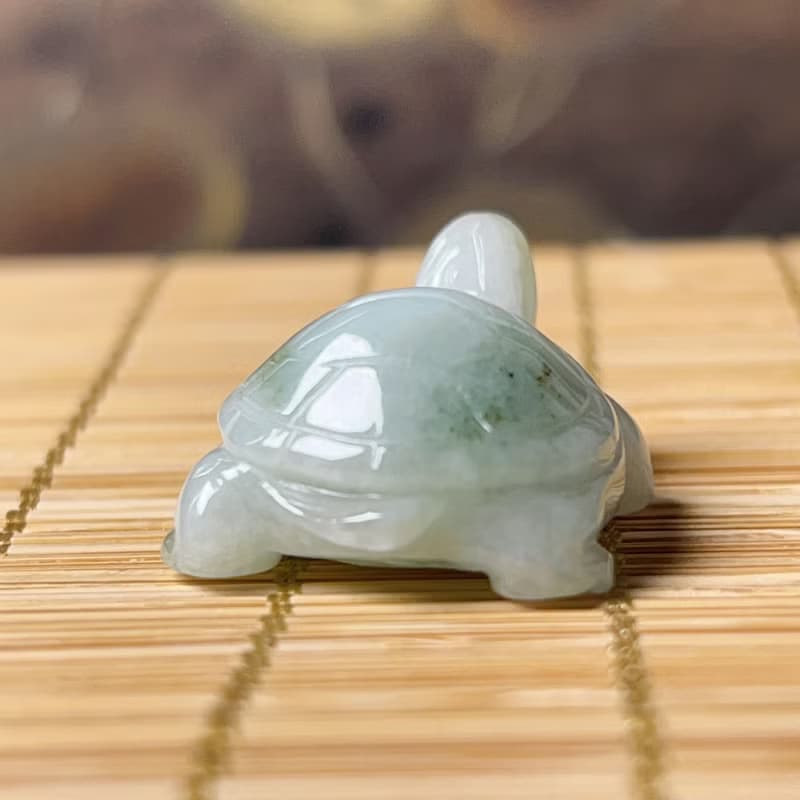 【吉祥‧長壽】飄綠花翡翠烏龜 | 天然緬甸玉A貨翡翠 | 送禮