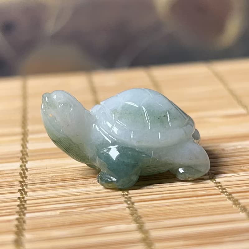 【吉祥‧長壽】飄綠花翡翠烏龜 | 天然緬甸玉A貨翡翠 | 送禮