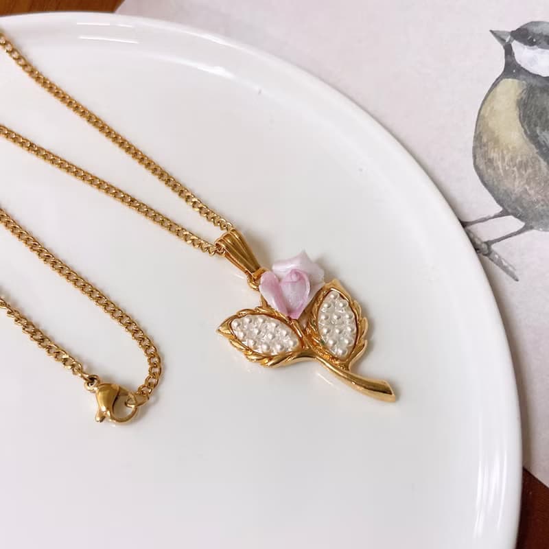 【 西洋古董飾品 】優雅氣質玫瑰花花束 花瓣雕花 項鍊