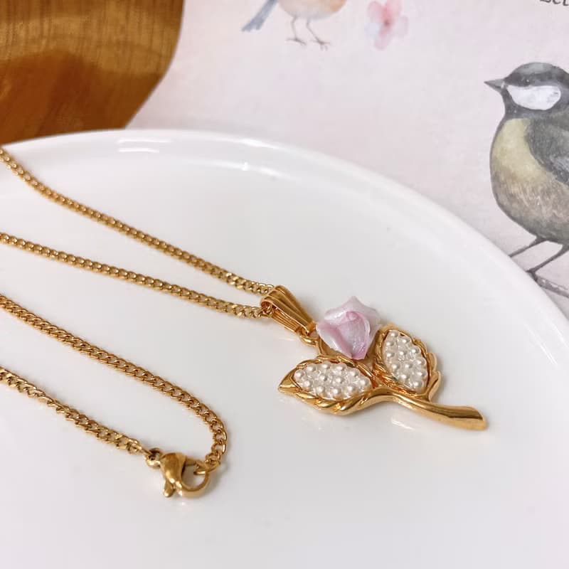 【 西洋古董飾品 】優雅氣質玫瑰花花束 花瓣雕花 項鍊