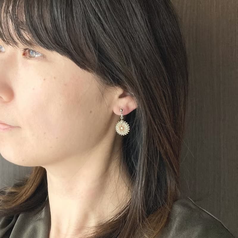 野の花のピアス / 黄色 / イヤリング / 絹糸 / 送料無料