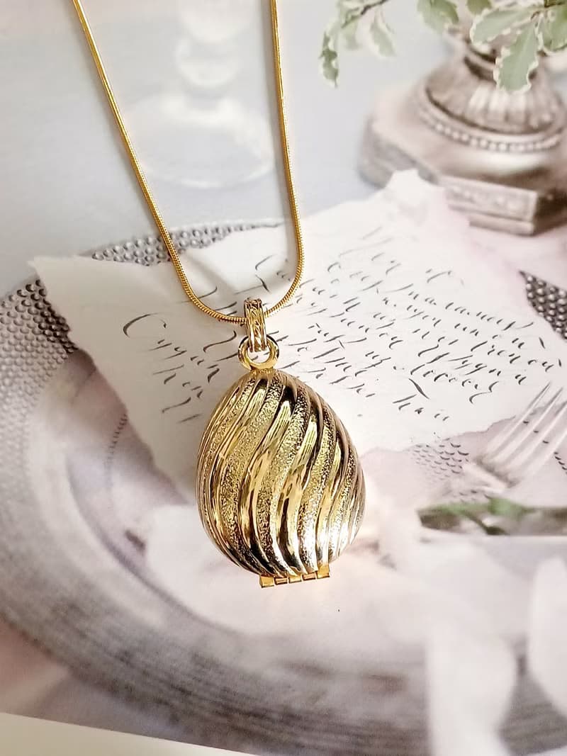 vintage jewelry AVON 古典洋蔥造型香膏盒 項鍊