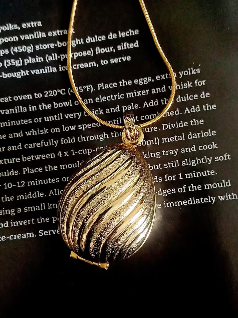 vintage jewelry AVON 古典洋蔥造型香膏盒 項鍊