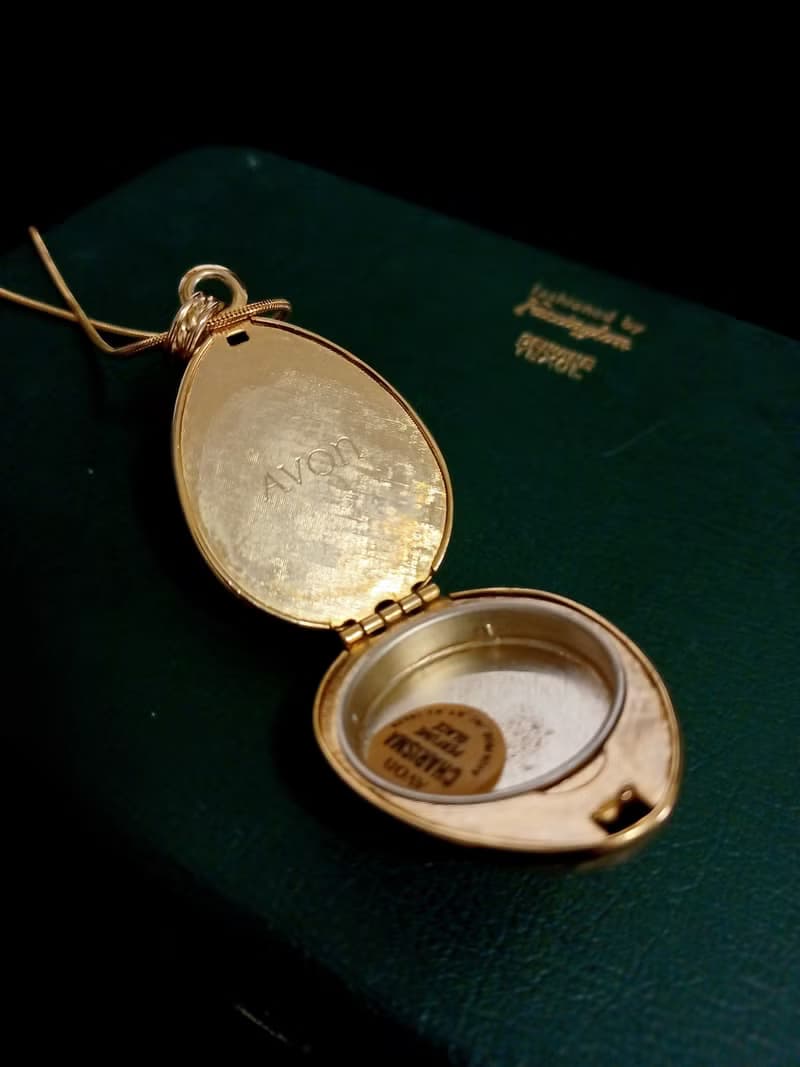 vintage jewelry AVON 古典洋蔥造型香膏盒 項鍊