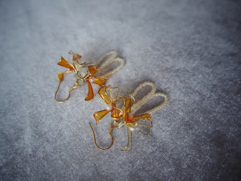 小清新 橘 小花垂墜式樹脂耳環