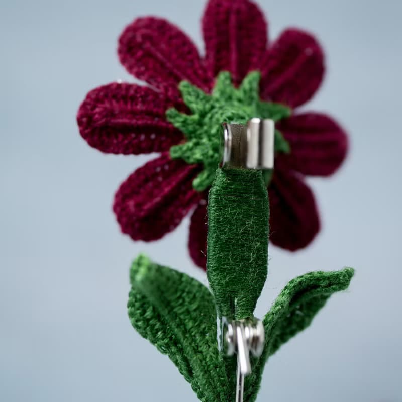 巧克力波斯菊胸針 / 手工 / 手工編織 / 繡花線 / 秋天的花