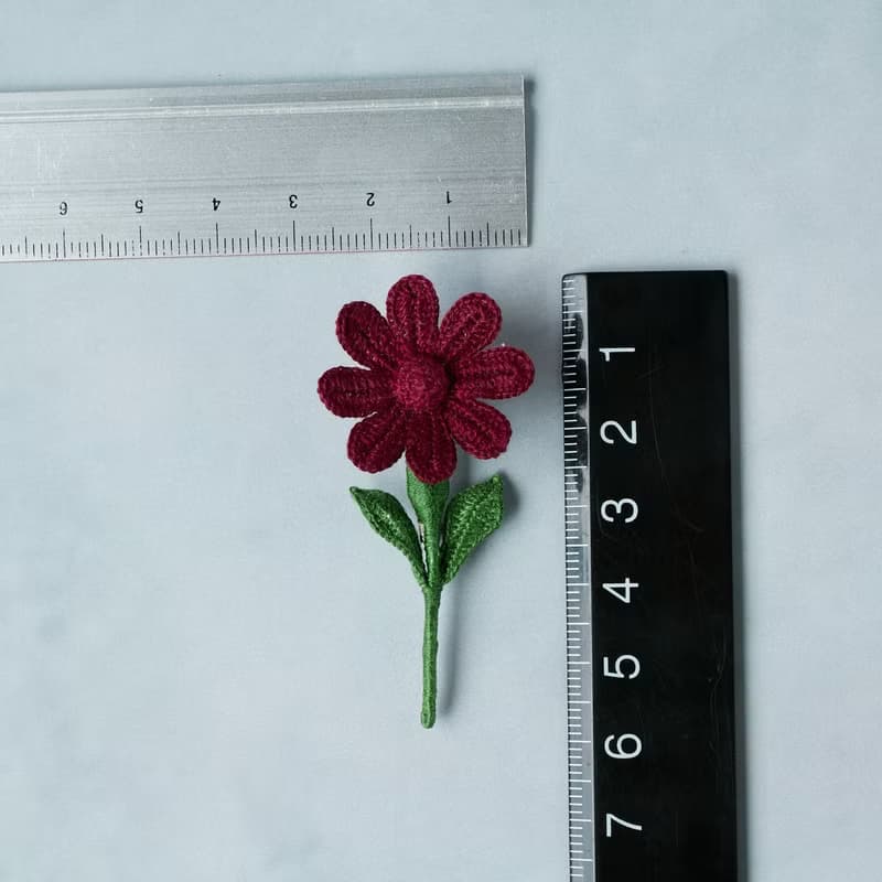 巧克力波斯菊胸針 / 手工 / 手工編織 / 繡花線 / 秋天的花