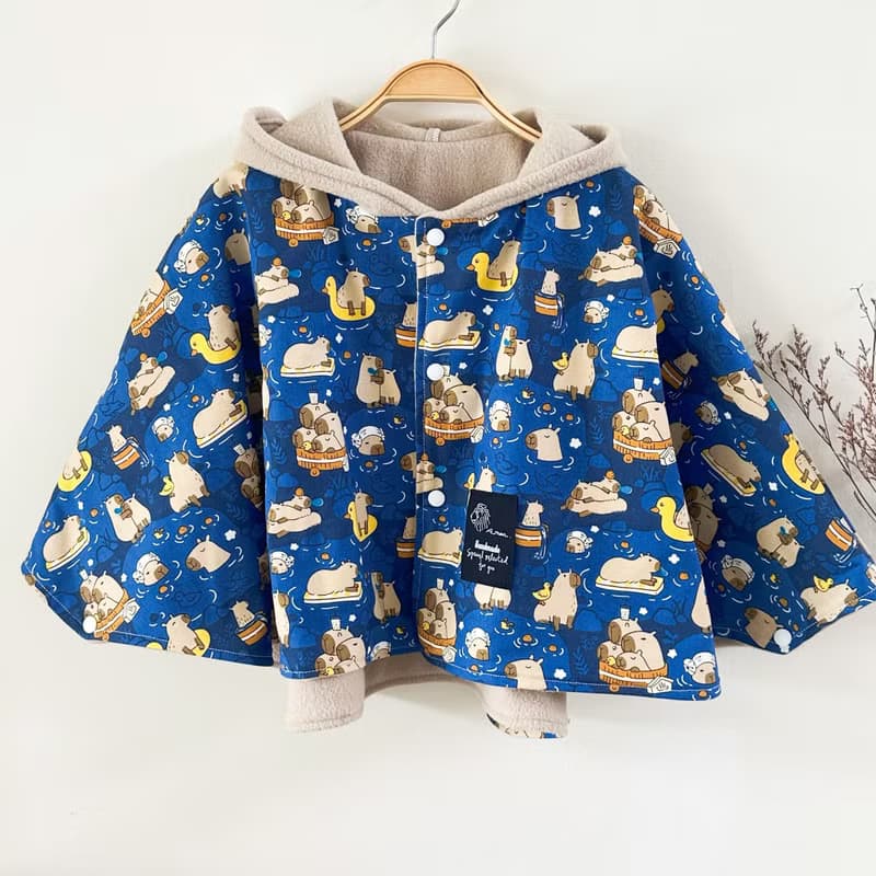 現貨 卡皮巴拉藍精靈斗篷 0-4歲